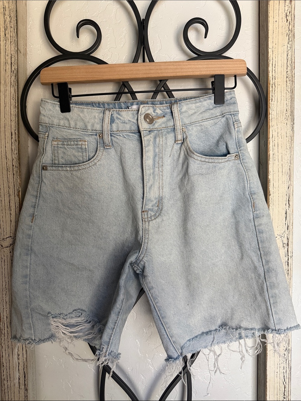 Rue21 | Light Wash Distressed Denim Shorts | Size 0